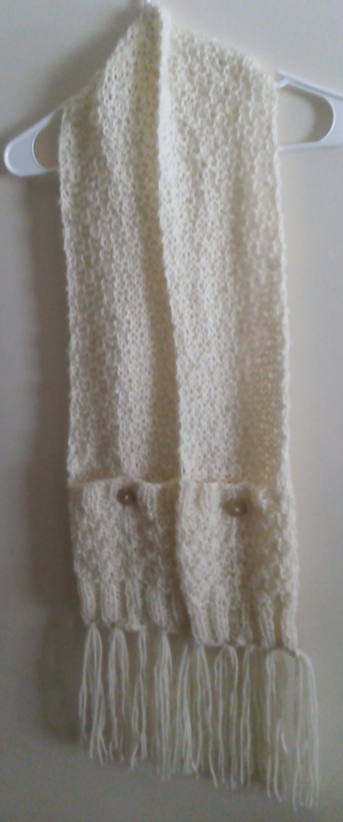 What a scarf with pockets!